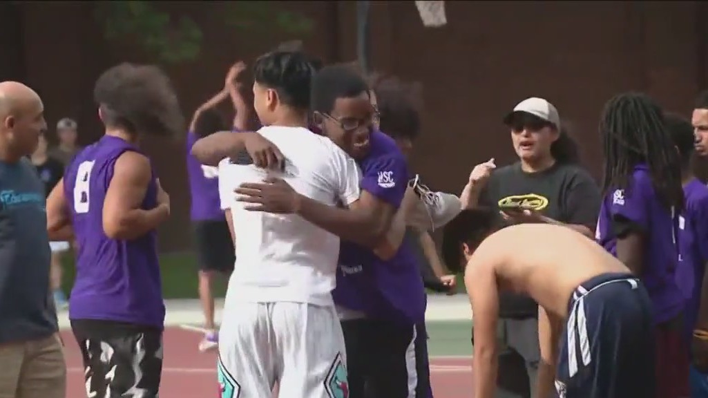 Hundreds of kids show up for Hoops in the Hood event