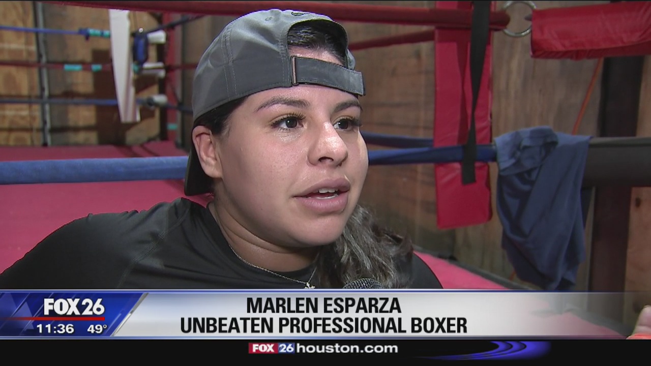 Boxer Marlen Esparza training at nine months pregnant