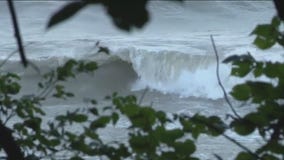 Crews search for missing swimmer in Winnetka