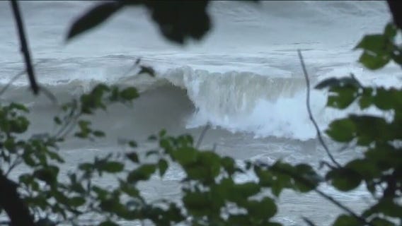 Crews search for missing swimmer in Winnetka