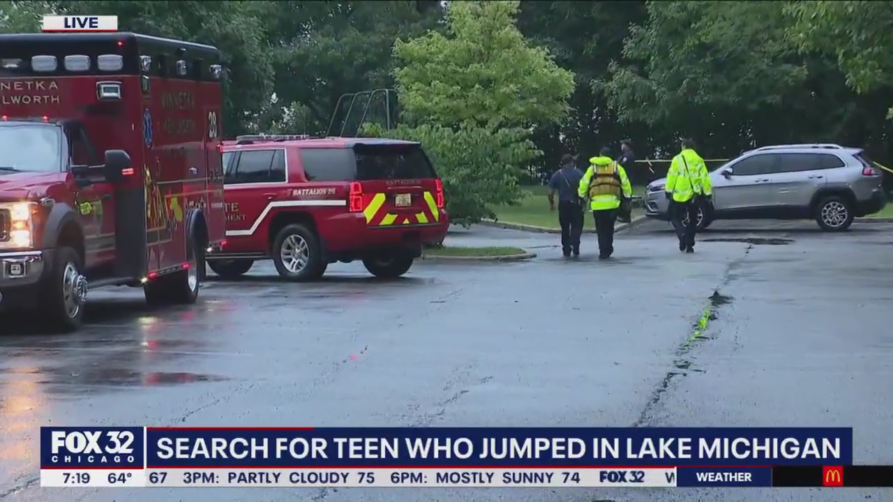 Search underway for teen who jumped in Lake Michigan in Winnetka