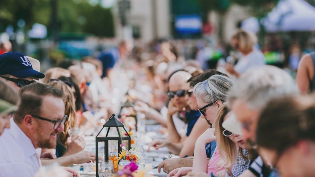 Batavia community comes together at Dinner Table fundraiser