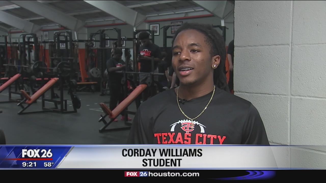 Texas City football team performs 'Baby Shark' dance