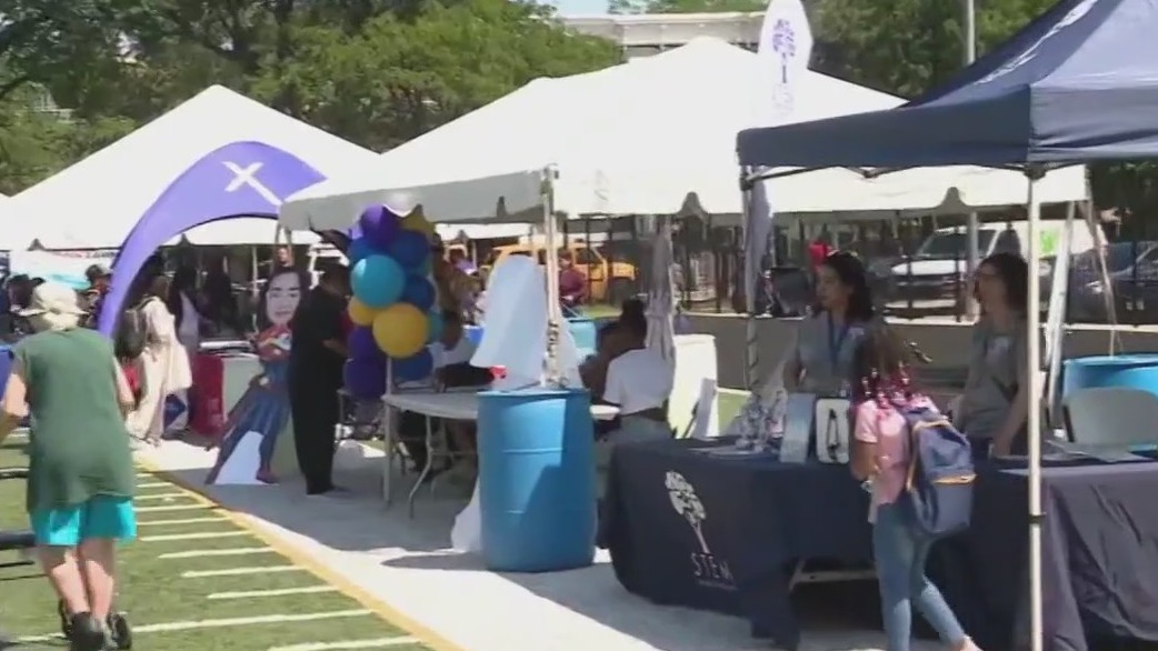 Rally held for CPS students on West Side as they prepare for the new school year