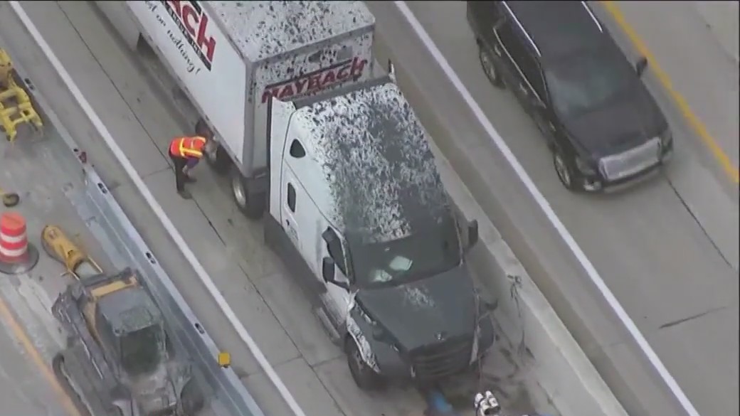 750 gallons of tar spills on roadway in northwest Indiana causing express lane closure