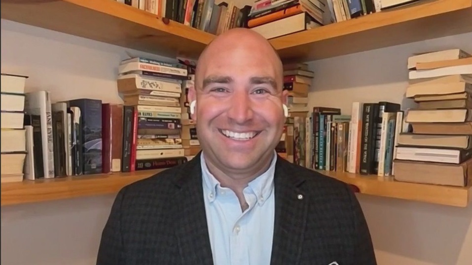 More Americans turning to side hustles to supplement income