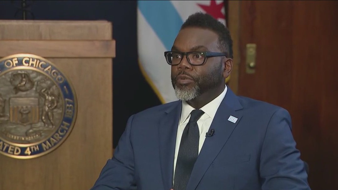 Chicago mayor addresses migrant crisis, education