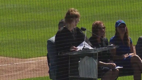 Hundreds celebrate becoming American citizens at Wrigley Field