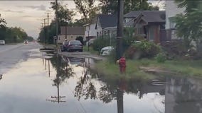 Heavy rains hammer Chicago area, knock out power for thousands