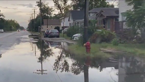 Heavy rains hammer Chicago area, knock out power for thousands