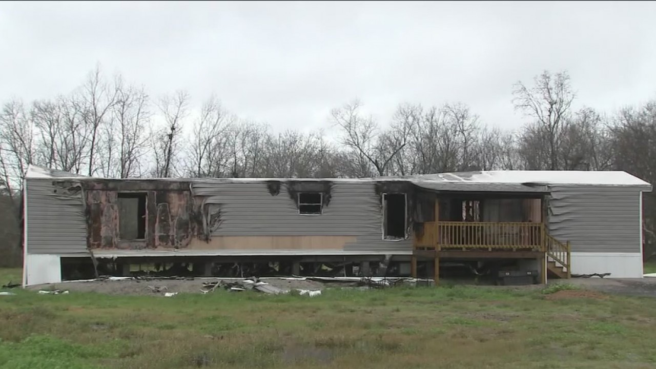 6-year-old girl comes home to find house in flames