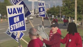 UAW strike carries into 4th day as negotiations continue