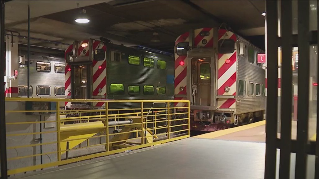 Stuck bridge delays Metra trains