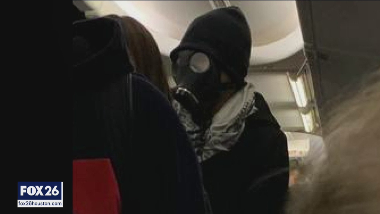Man boards American Airlines flight with gas mask