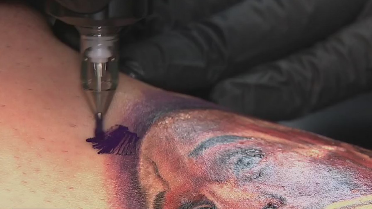 Bayou City Buzz: Houstonians pay tribute to Kobe Bryant through tattoos