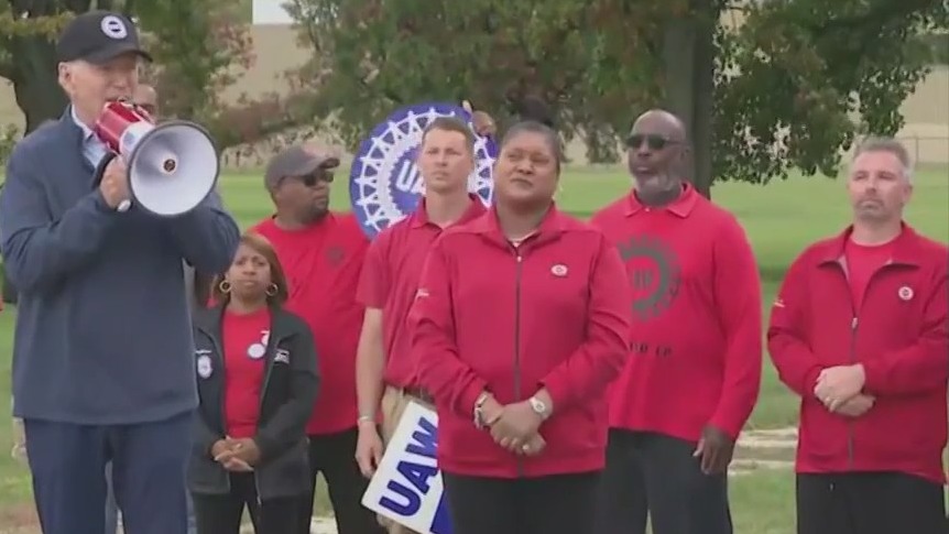 Biden joins UAW on picket line in Michigan