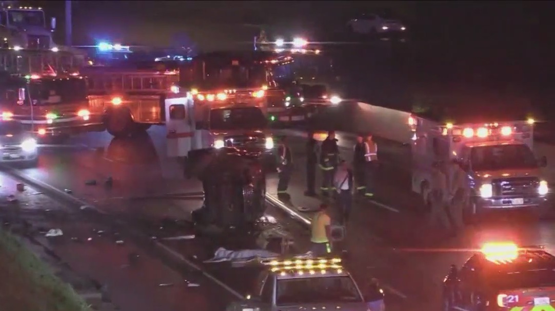 2 killed, another hurt in I-57 crash