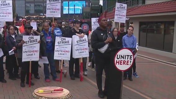 Wrigley Field workers push for fair contract