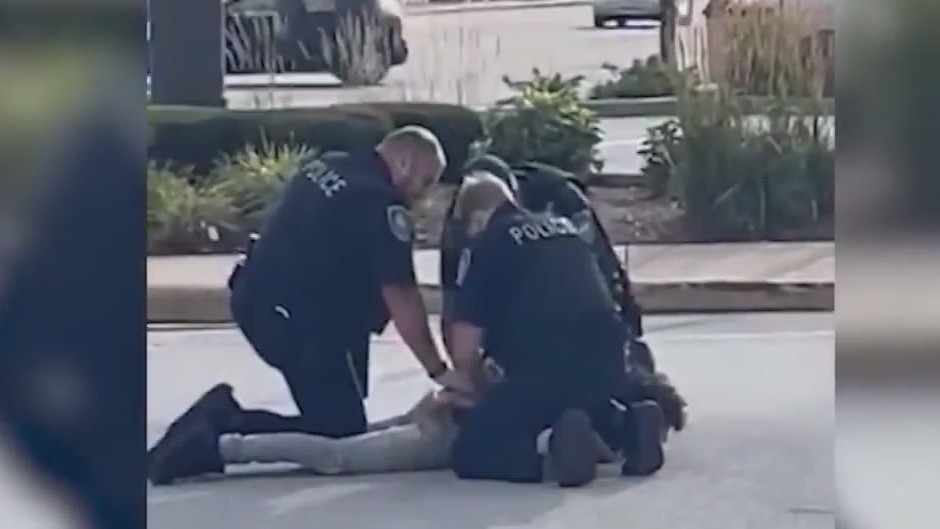 Trial delayed for Oak Lawn officers accused of beating teen