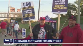 Chicago autoworkers hit the picket line as part of UAW strike