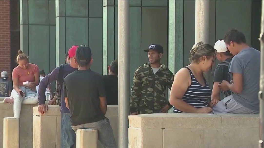 Migrant buses arriving in Chicago spark tensions amid community concerns