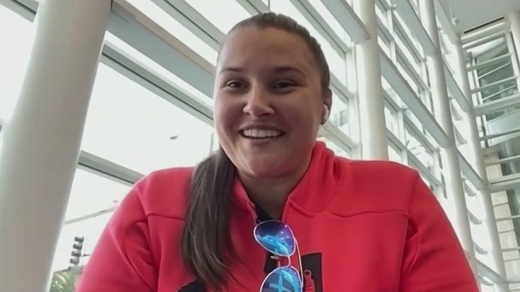 Childhood cancer survivor running Chicago Marathon