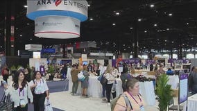 Nurses gather in Chicago to support refugees, migrant families