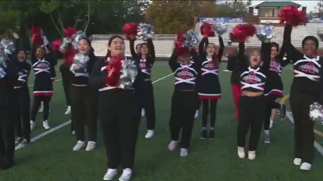 Amundsen Vikings get hype ahead of Lane Tech faceoff