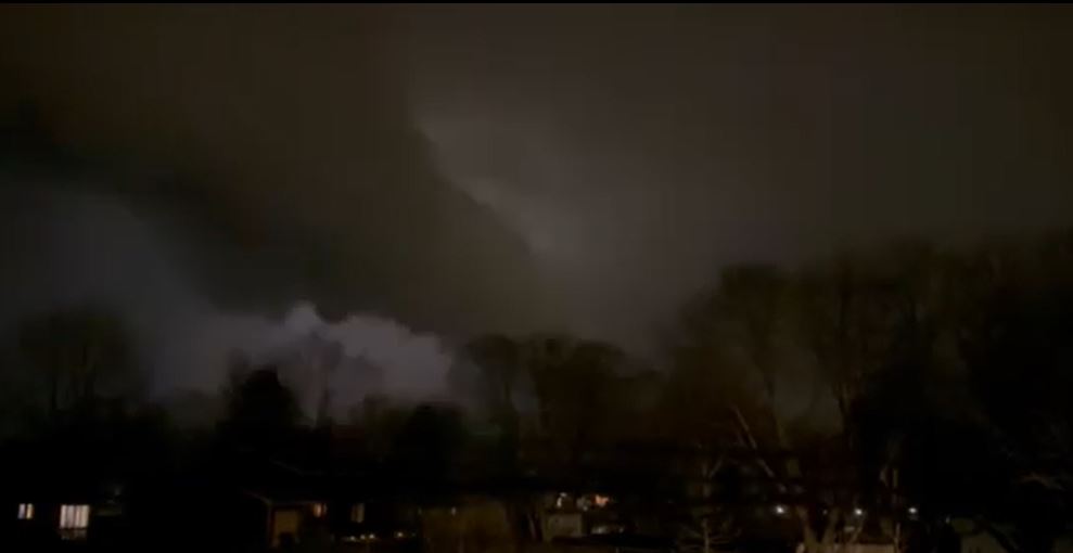 Video shows lightning, rain in Chicago area