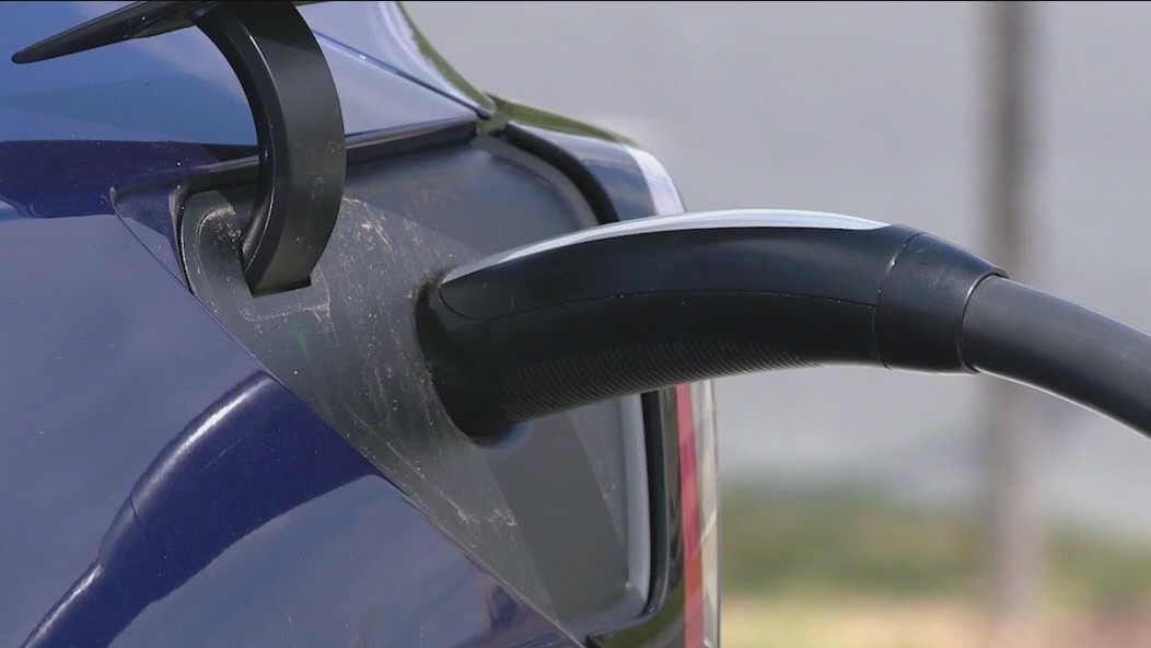 Pritzker celebrates opening of EV manufacturing training academy