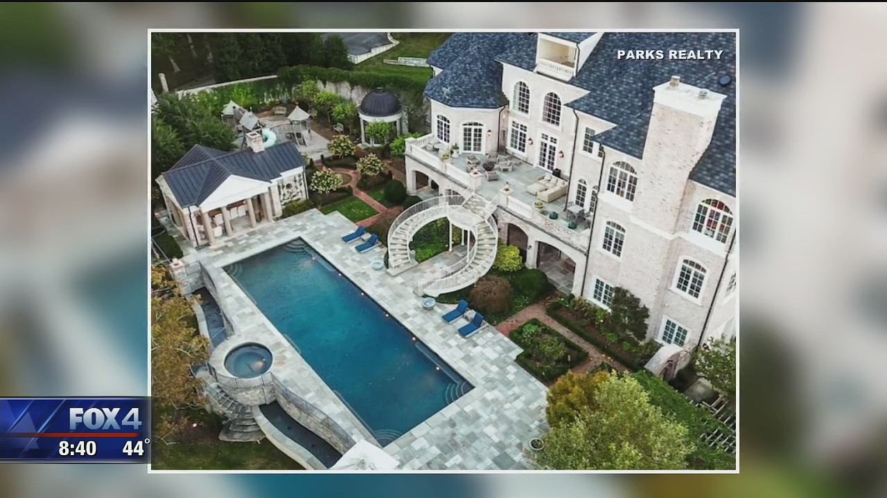 TMZ: Kelly Clarkson and the Kardashians