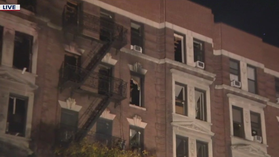 5-alarm Hamilton Heights fire injures firefighter