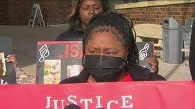 Family of man killed by Carol Stream police calls for officers' names to be released