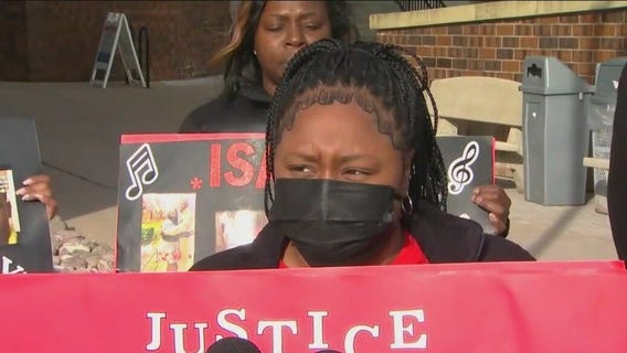 Family of man killed by Carol Stream police calls for officers' names to be released