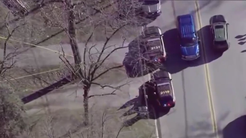 Triple shooting in NW Indiana: 2 people killed, 1 in critical condition