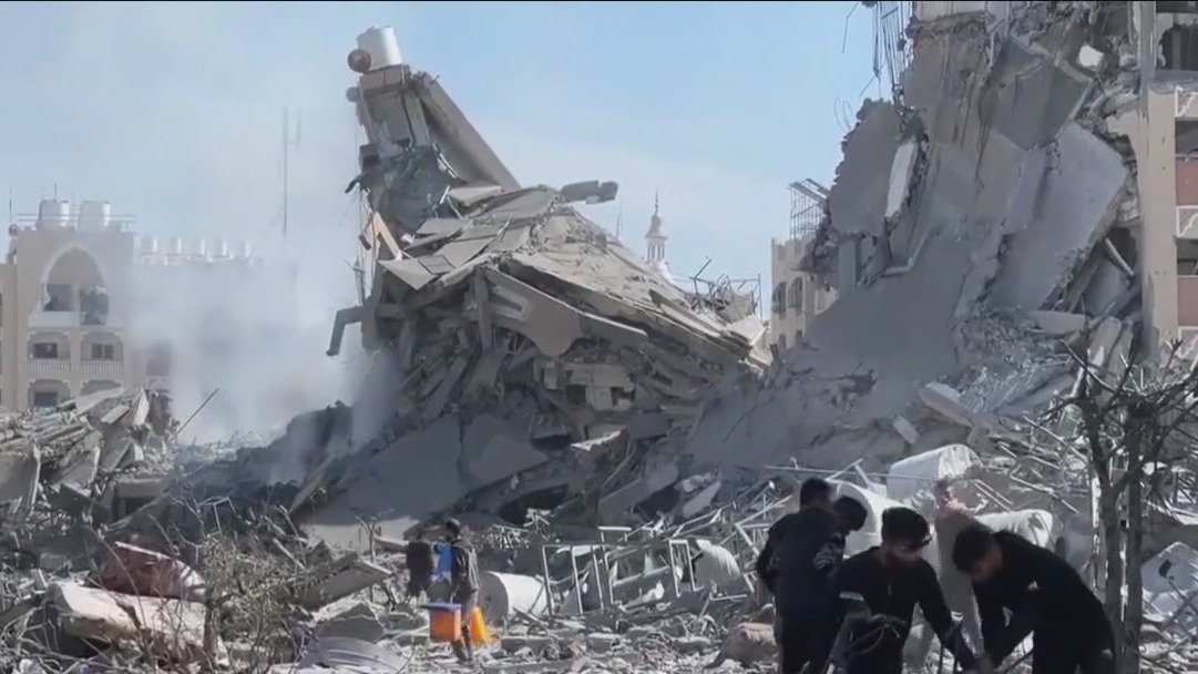 Israeli troops look to widen offensive