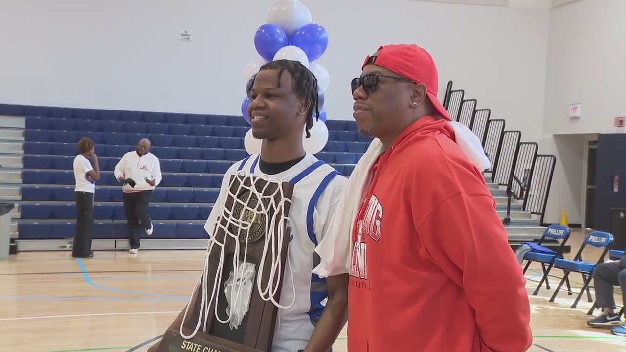 Wendell Phillips Wildcats celebrate first state championship win in 47 years