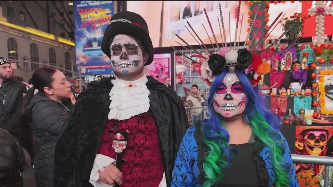 Times Square celebrates D?a de Muertos