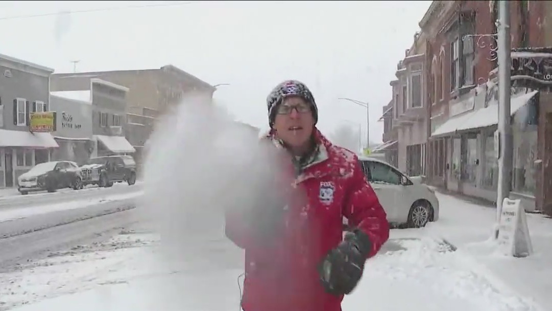 Spring snowstorm dumps inches on parts of Chicago