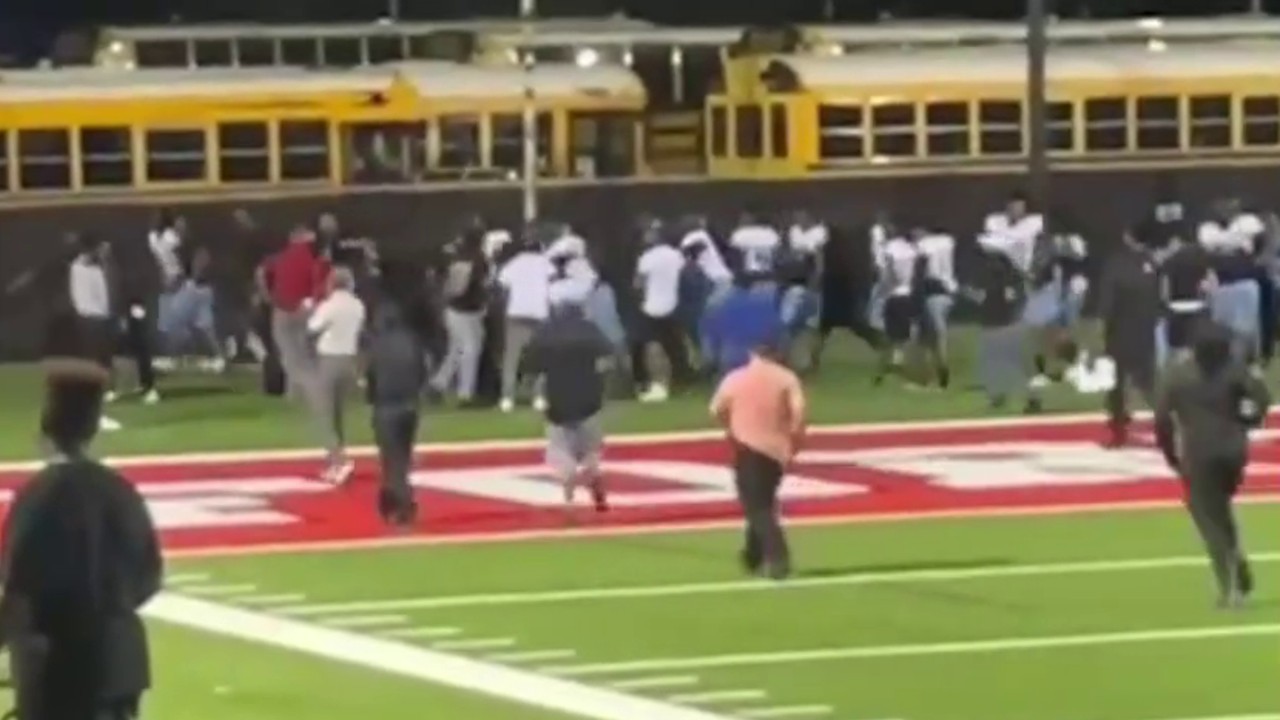 Massive fight at high school football game ends game early | FOX 4 ...
