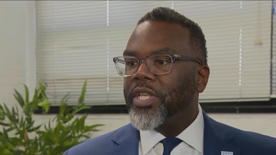 Chicago mayor defends alderman after flag burning incident