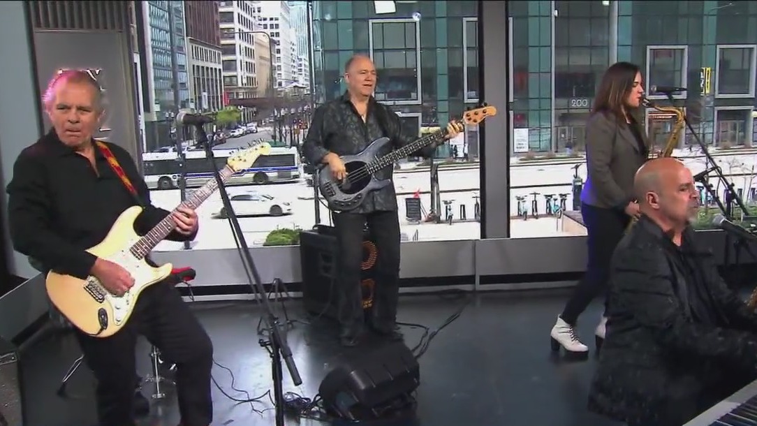 Nick Psyhogios, Chicago's own Piano Man, performs on Good Day