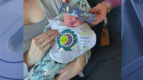 Baby born during solar eclipse at Chicago-area hospital