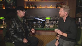 Dan Aykroyd shares memories in Chicago, showcases Crystal Head Vodka