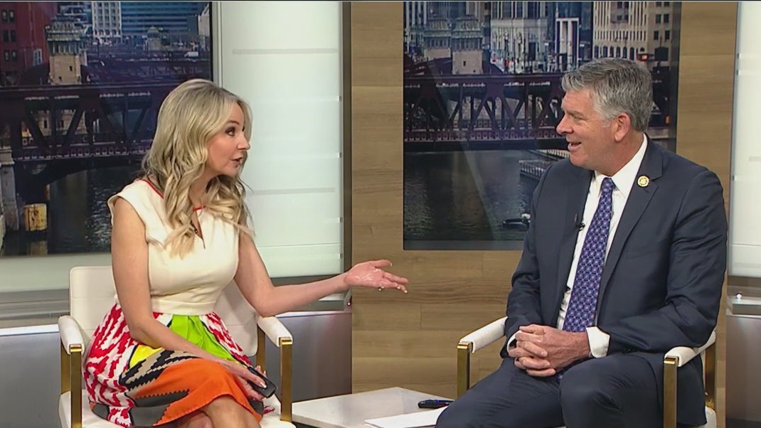 Illinois congressmen address poverty during visit to Near West Side homeless shelter