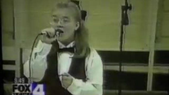 Kelly Clarkson before she was famous (2002)