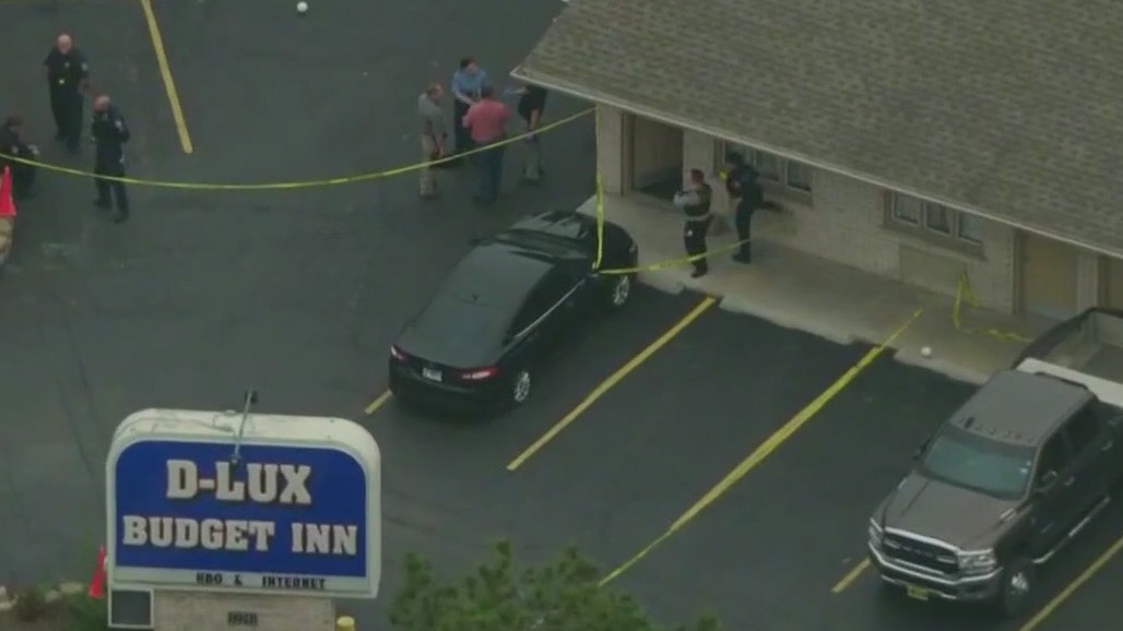 Police swarm Lemont hotel after woman found fatally shot