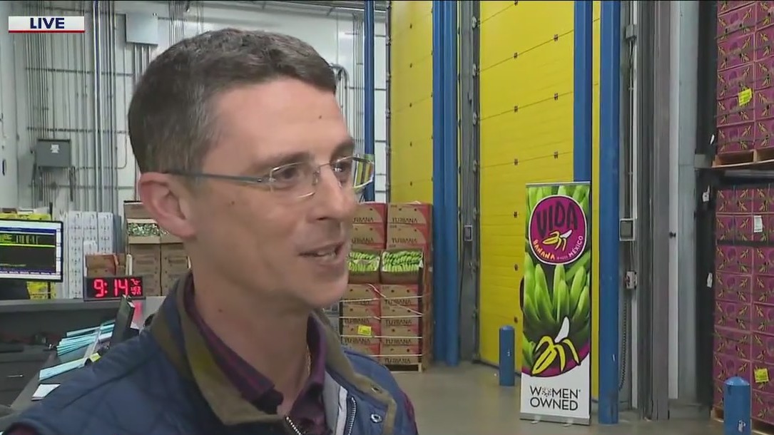 Behind the scenes at Chicago's banana mecca