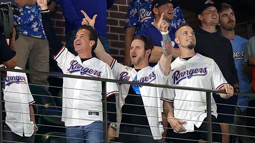 Creed surprises Rangers fans at Game 3 of ALCS