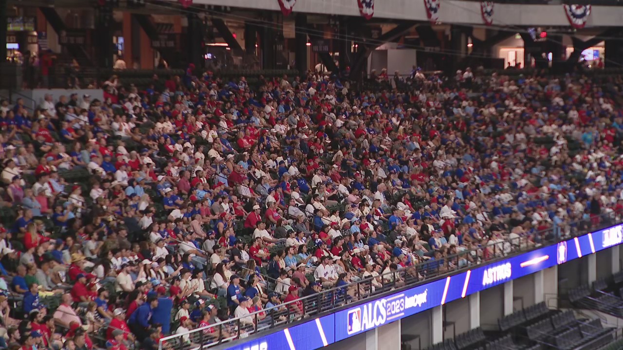 El Bombi's blast gets Globe Life Field on their feet